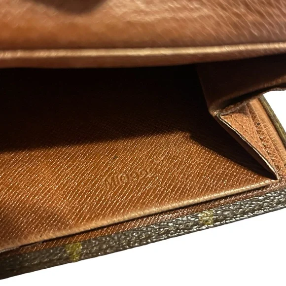 Louis Vuitton Authentic Tri-Fold Wallet - Picture 5 of 8